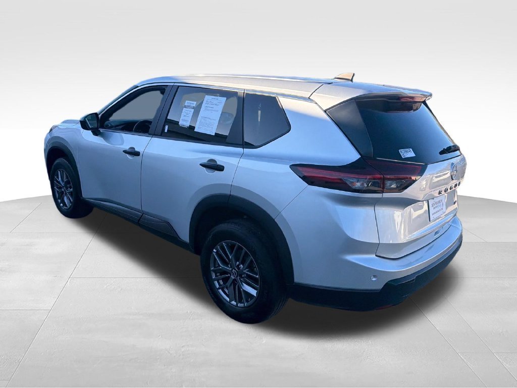 Used 2024 Silver Nissan S image 3