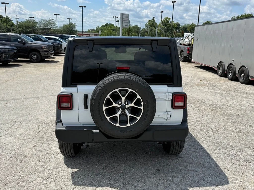 New 2026 Bright White Clear-Coat Exterior Paint Jeep Sport S image 7