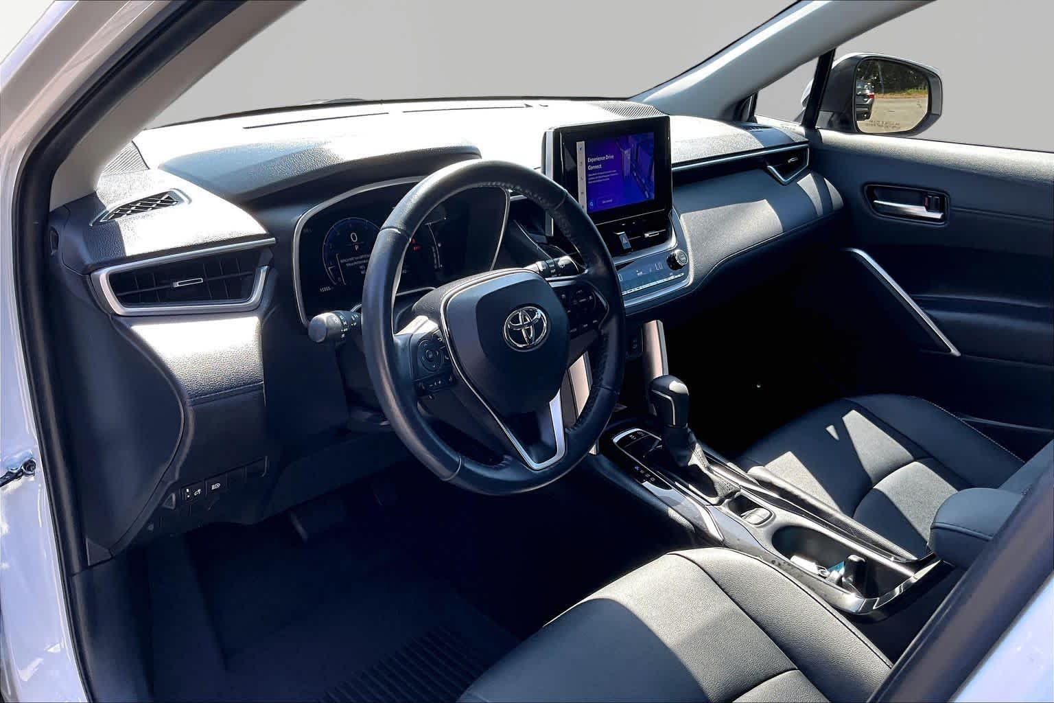 Used 2023 Wind Chill Pearl Toyota XLE image 18
