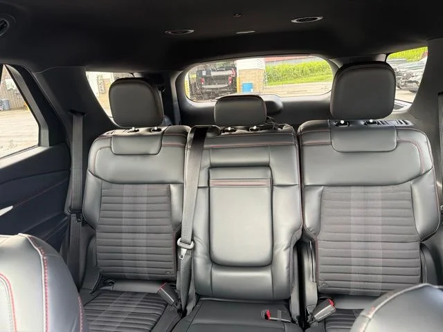 New 2026 Space White Metallic Ford ST-Line image 33