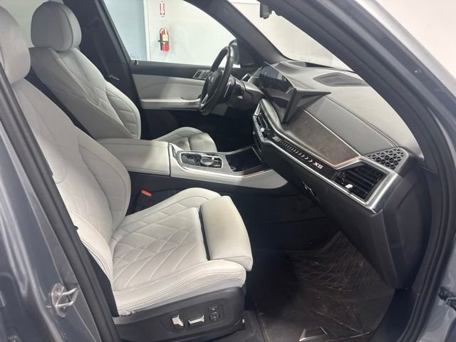Used 2024 Gray BMW xDrive40i image 29