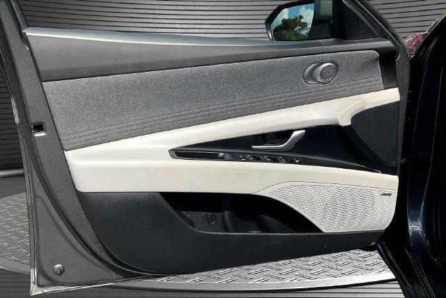2024 Hyundai Elantra Limited - Photo 21