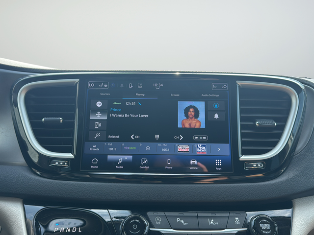 Used 2024 Silver Chrysler Touring L image 14