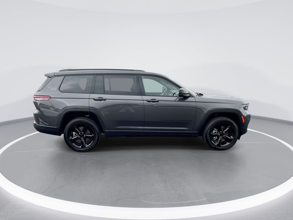 Used 2025 Gray Jeep Altitude X image 9