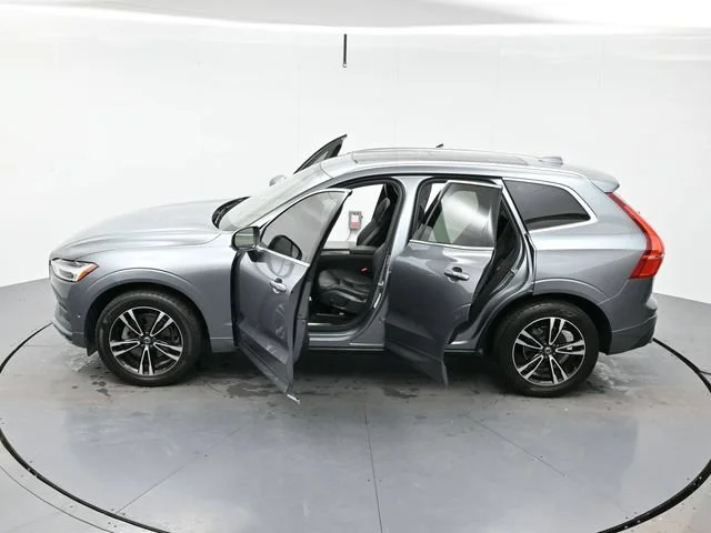 Used 2019 Grey Volvo Momentum image 42