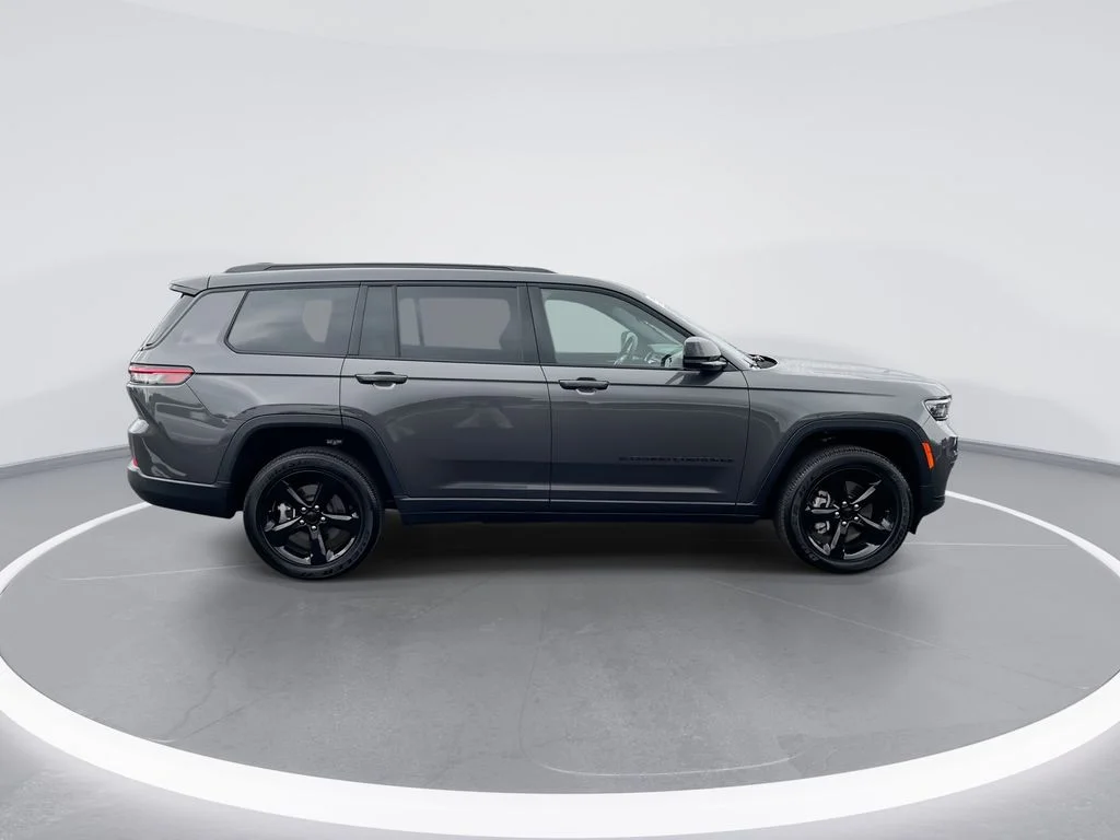 Used 2025 Gray Jeep Altitude X image 9