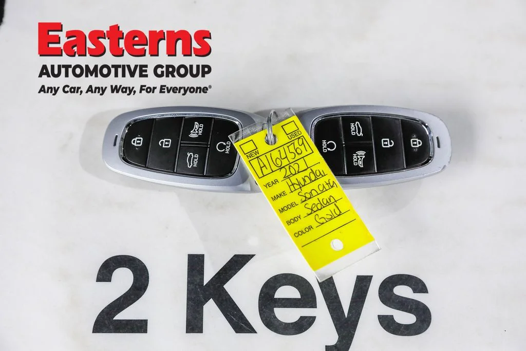 Used 2021 Yellow Hyundai SEL Plus image 24