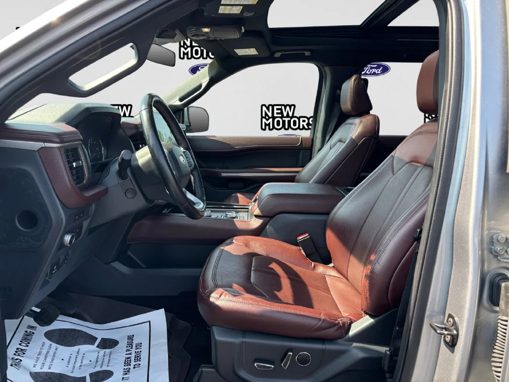 Used 2022 Silver Metallic Ford Limited image 10