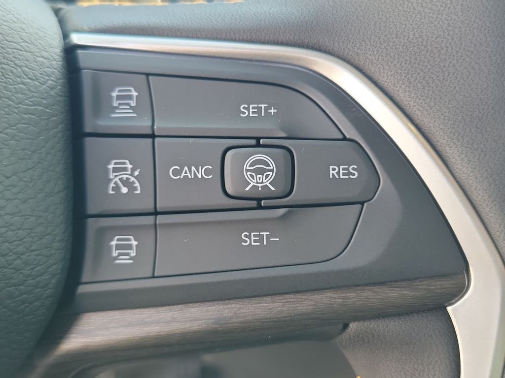 New 2026 Silver Zynith Exterior Paint Jeep  image 22