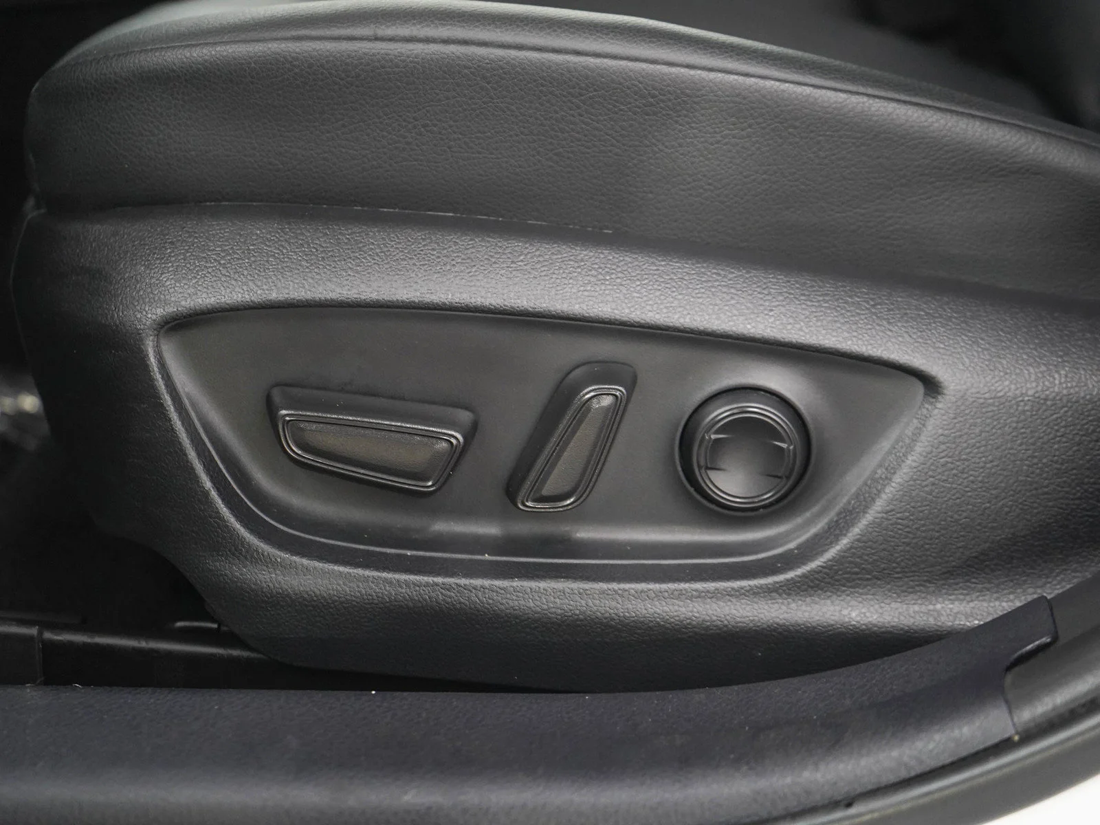 Used 2024 White Toyota  image 25