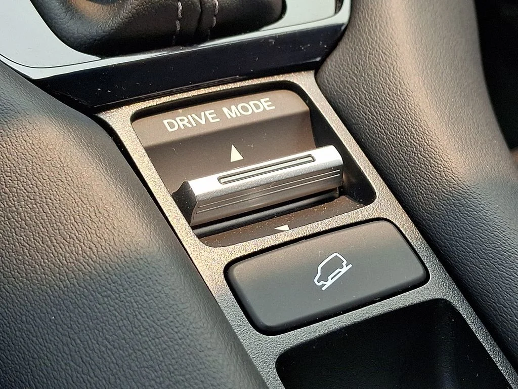 Certified Used 2025  Honda LX image 23