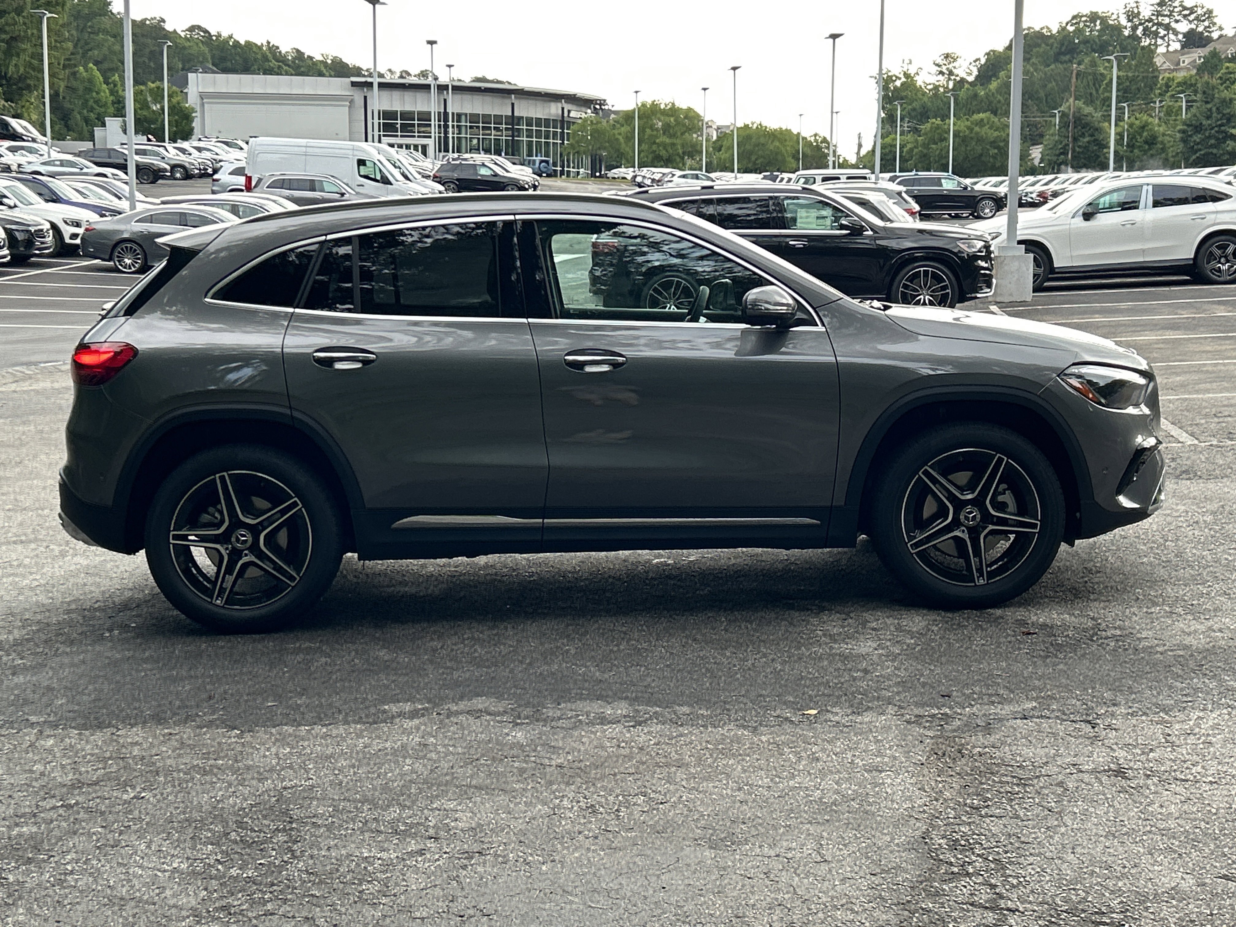 New 2026 Mountain Grey Metallic Mercedes-Benz GLA 250 SUV image 5
