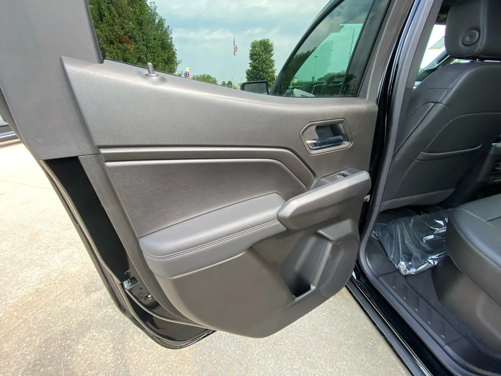 New 2026 Onyx Black GMC Elevation image 21