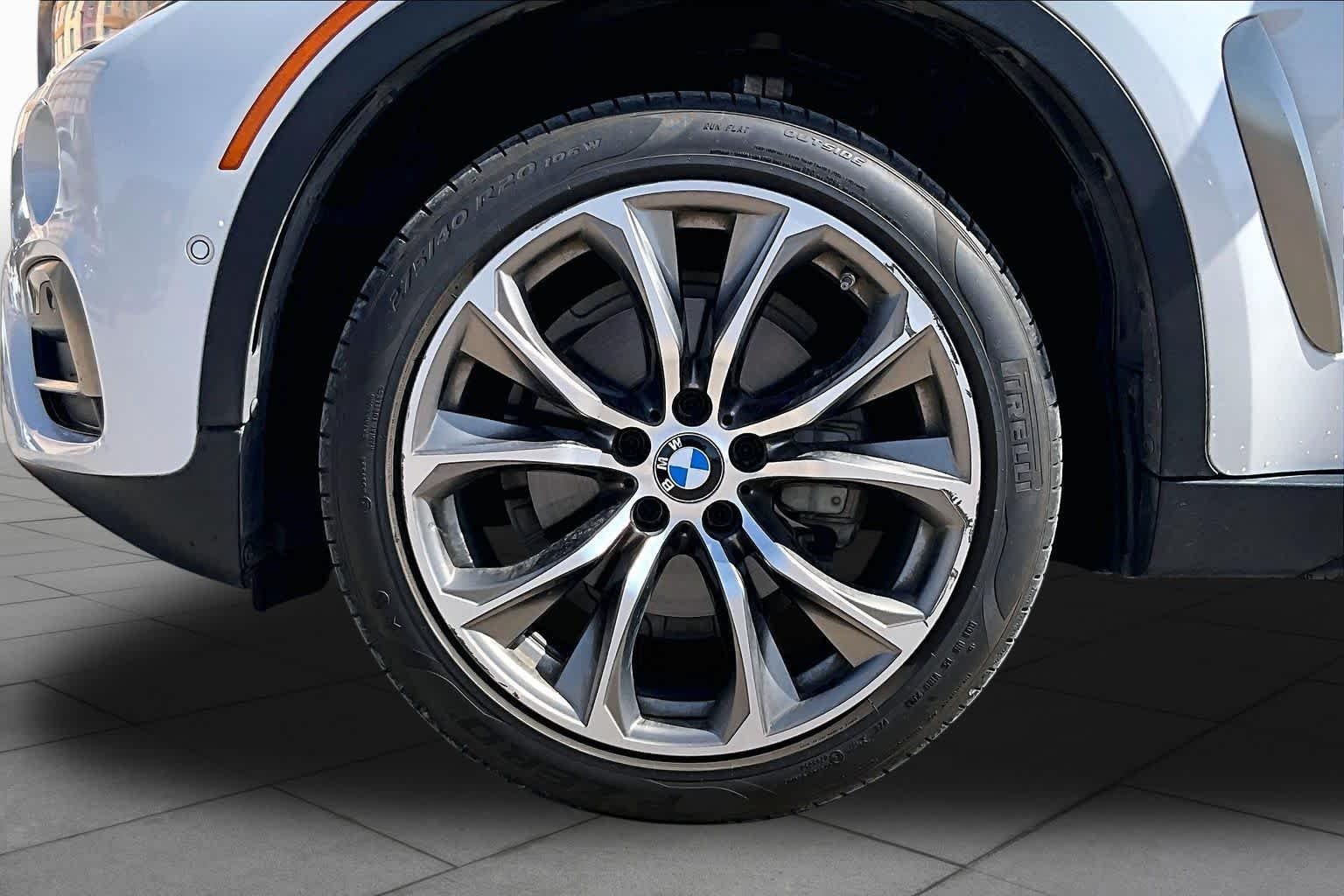 Used 2019 Alpine White BMW sDrive35i image 10