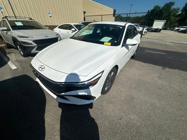 Certified Used 2024 White Hyundai SEL image 2