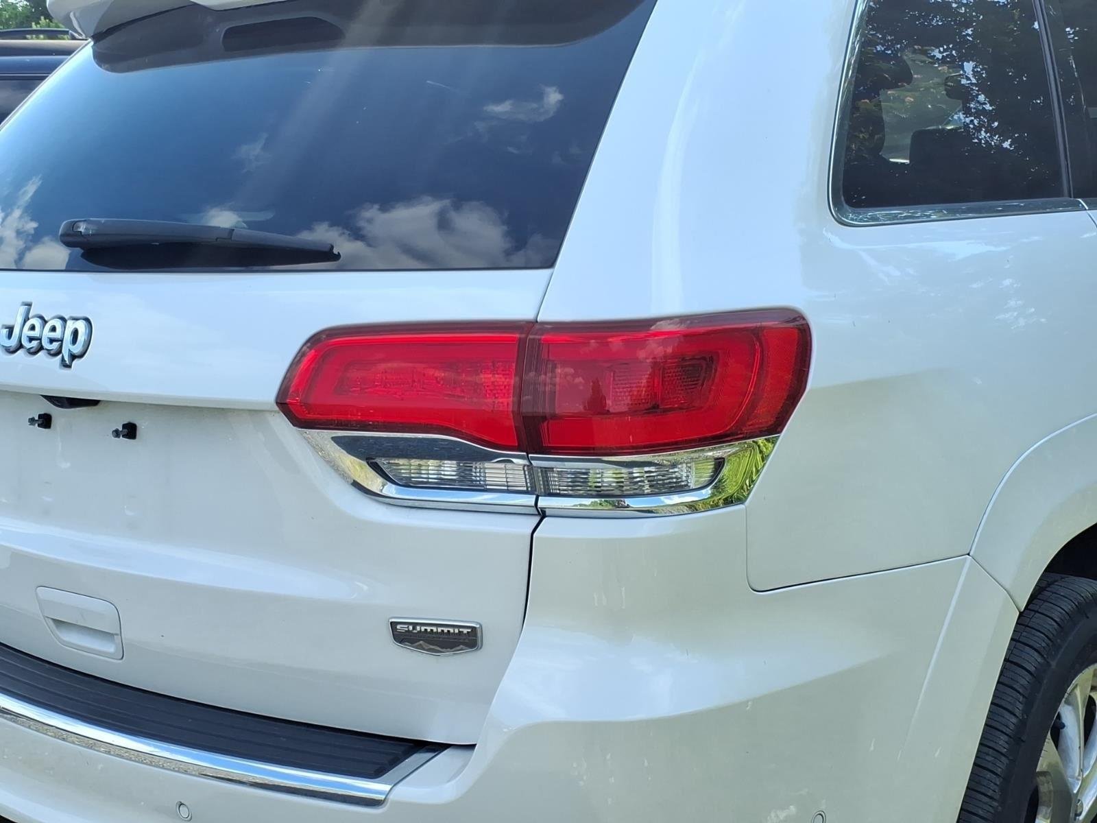 Used 2021 Ivory 3-Coat Jeep Summit image 9