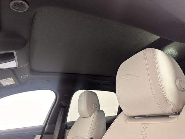 2026 Jaguar F-Pace R-Dynamic S - Photo 13
