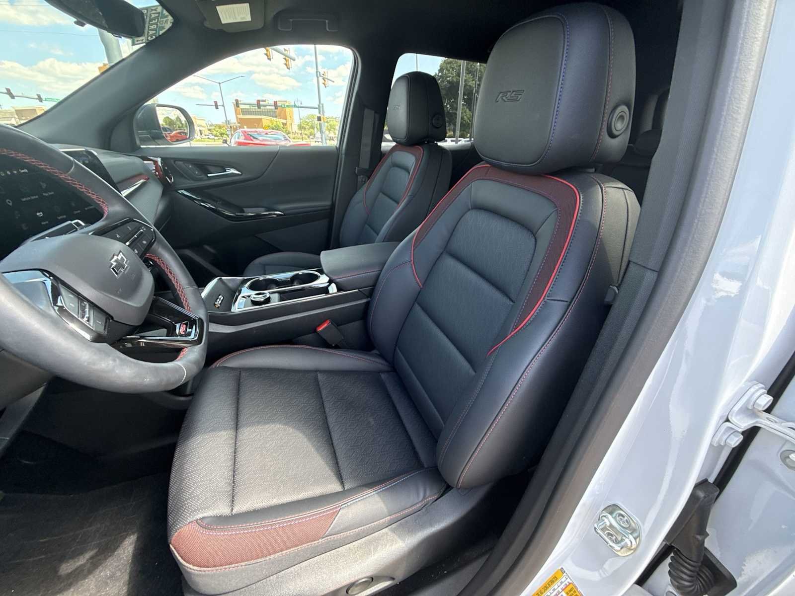 Used 2025 Iridescent Pearl Tricoat Chevrolet RS image 18