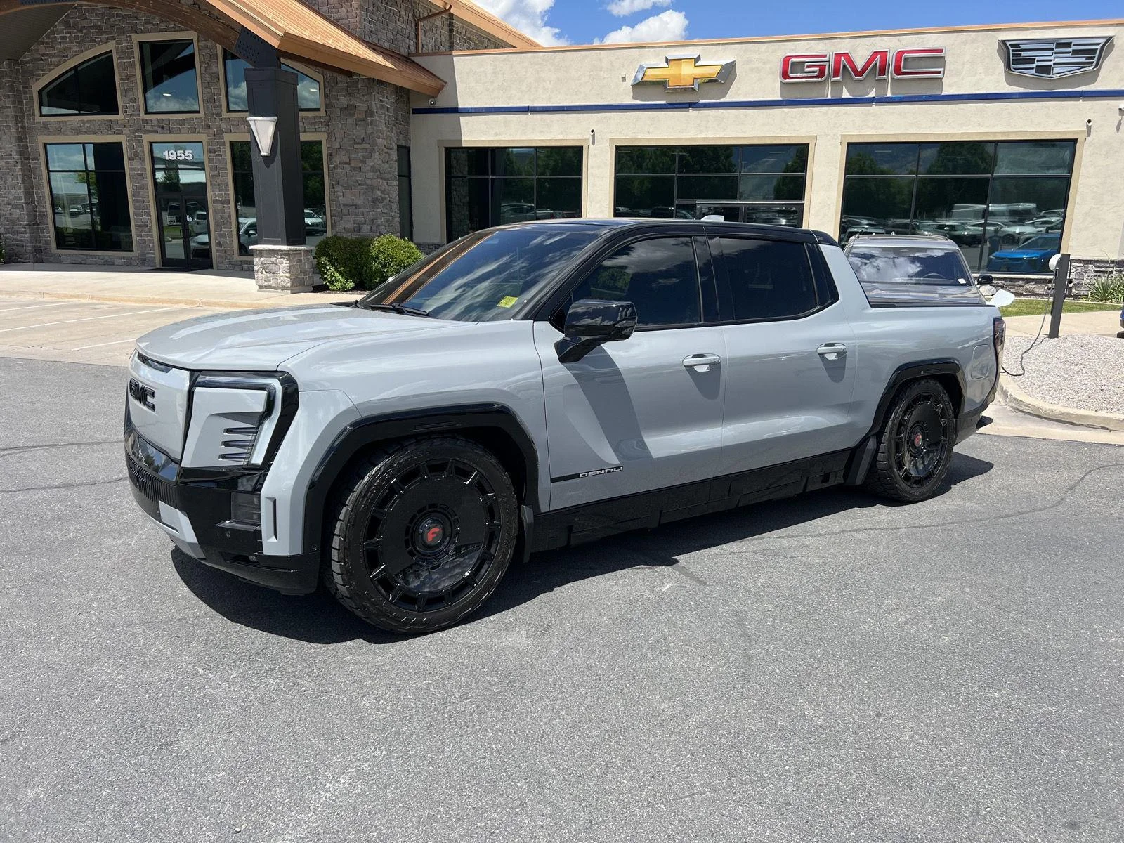2024 GMC Sierra Denali Edition 1 Crew Cab Short Box e4WD's photo