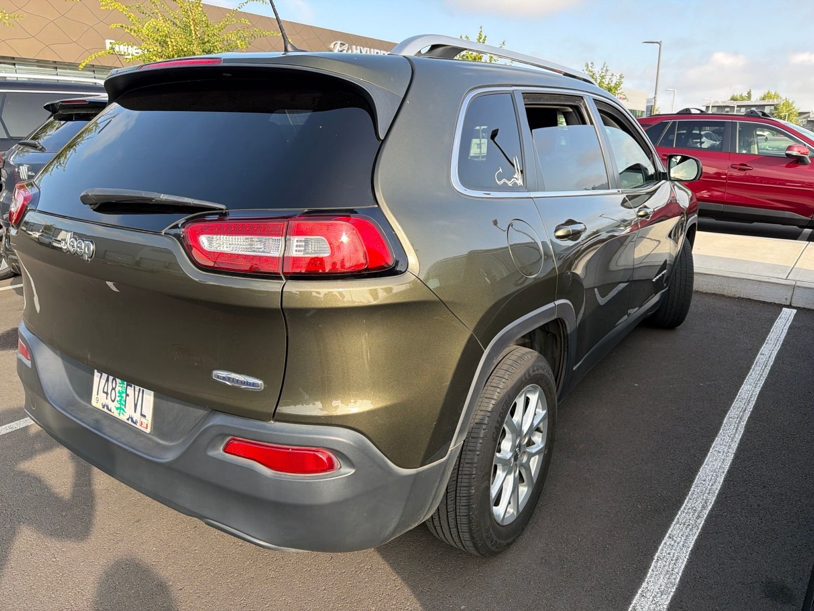 Used 2014 Green Jeep Latitude image 3