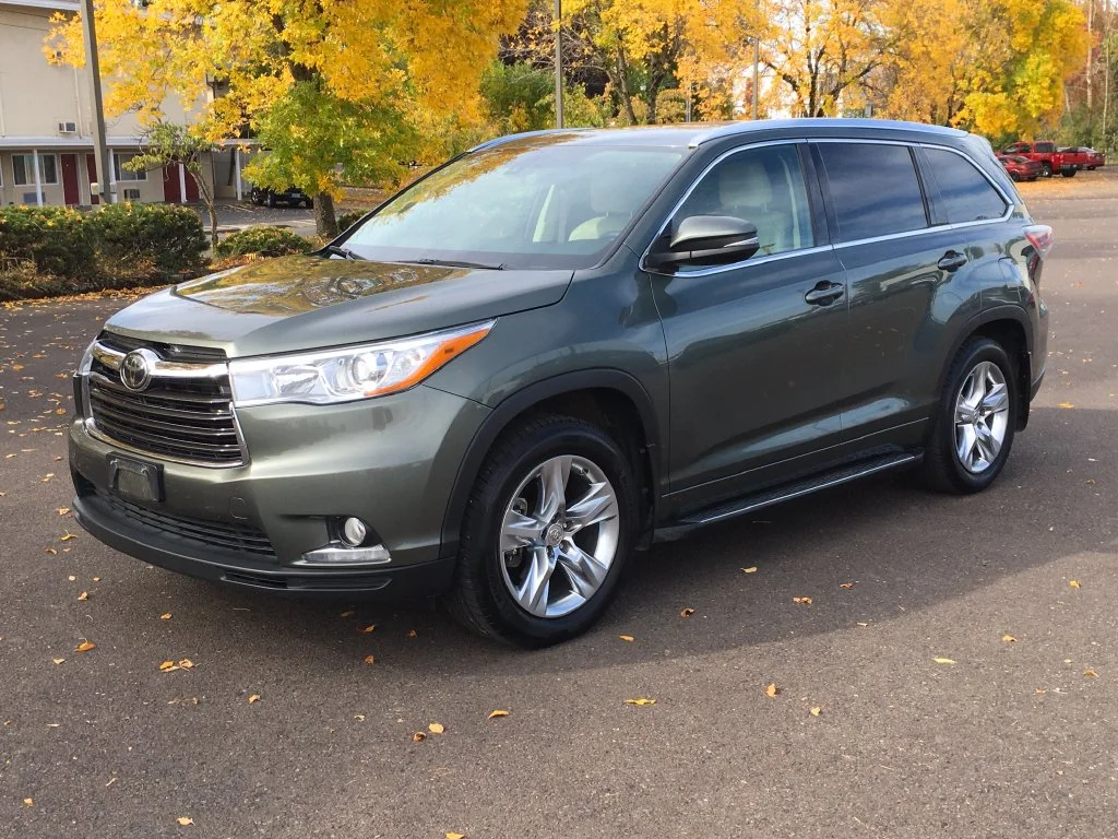 Used 2015 Green Toyota Limited image 1