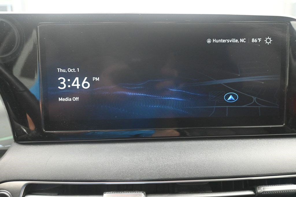 Used 2024 Moonlight Cloud Hyundai SEL 7P image 23