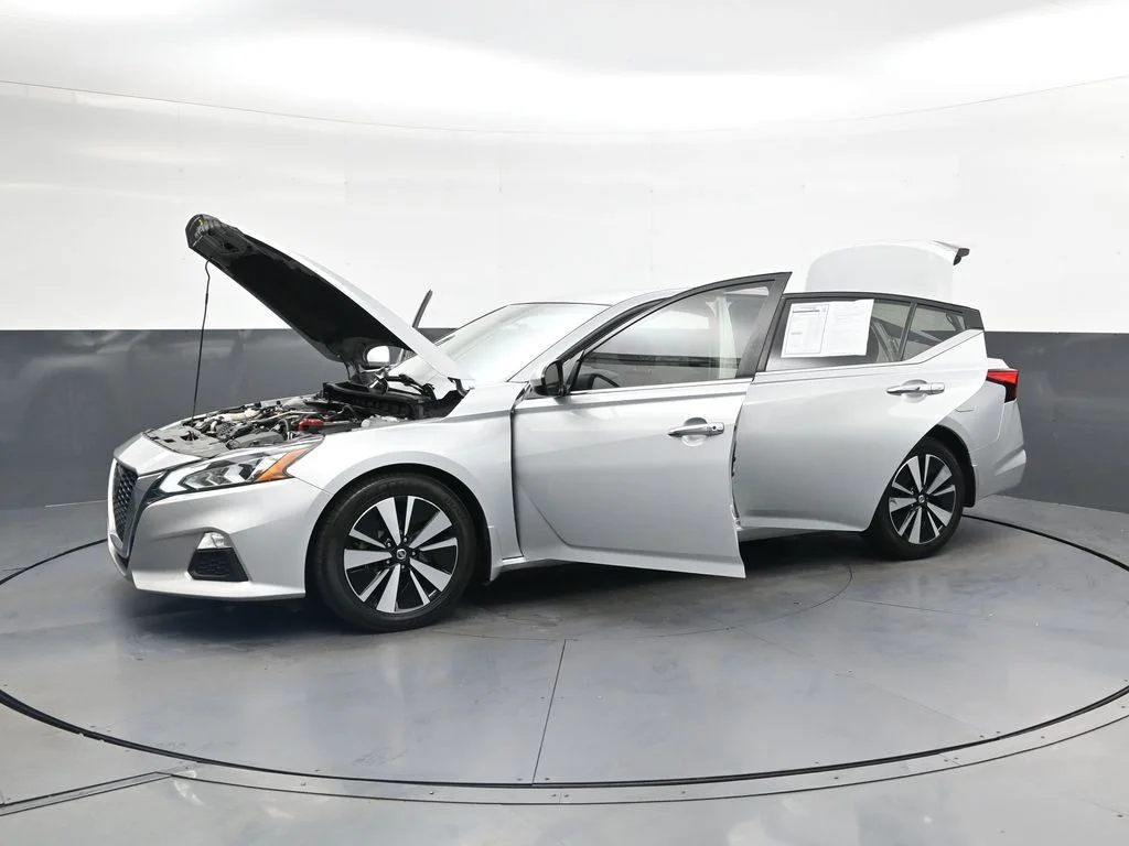 Used 2022 Silver Nissan 2.5 SV image 49