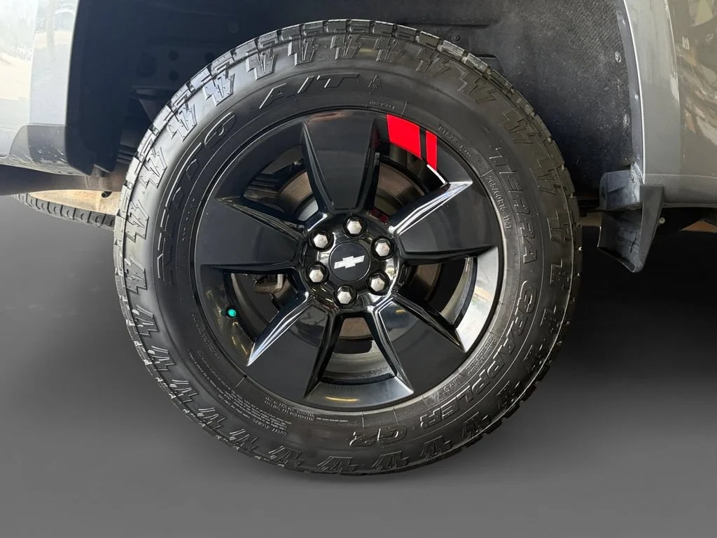 Used 2021 SATIN STEEL METALLIC Chevrolet 4WD LT image 11
