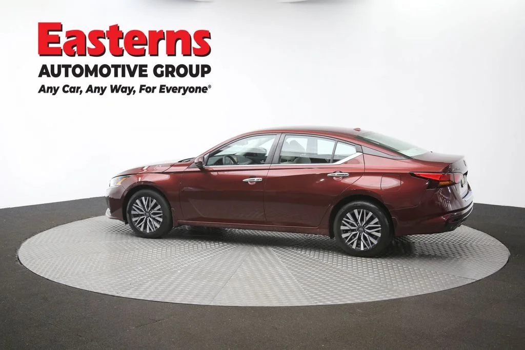 Used 2023 Red Nissan 2.5 SV image 61