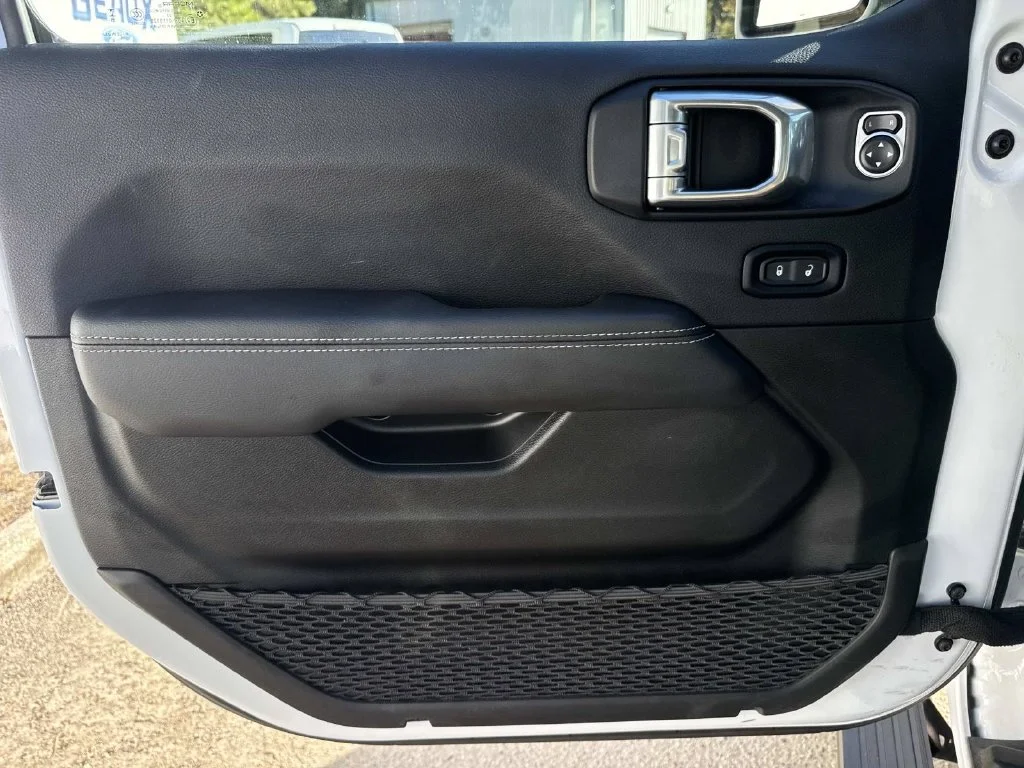 Used 2023 White Jeep Rubicon image 35