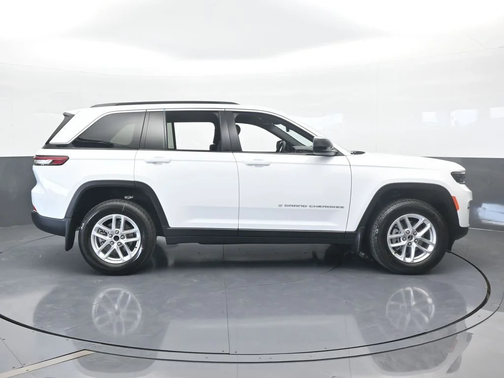 Used 2025 Bright White Clearcoat Jeep Laredo X image 7