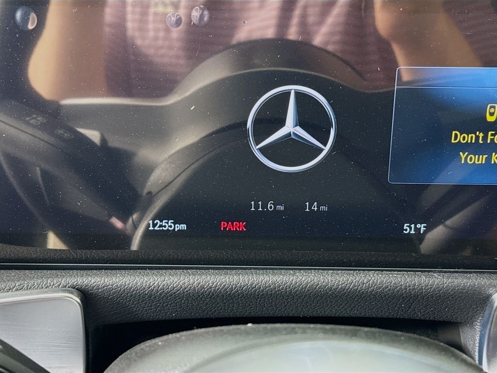 Used 2025 White Mercedes-Benz GLB 250 image 12