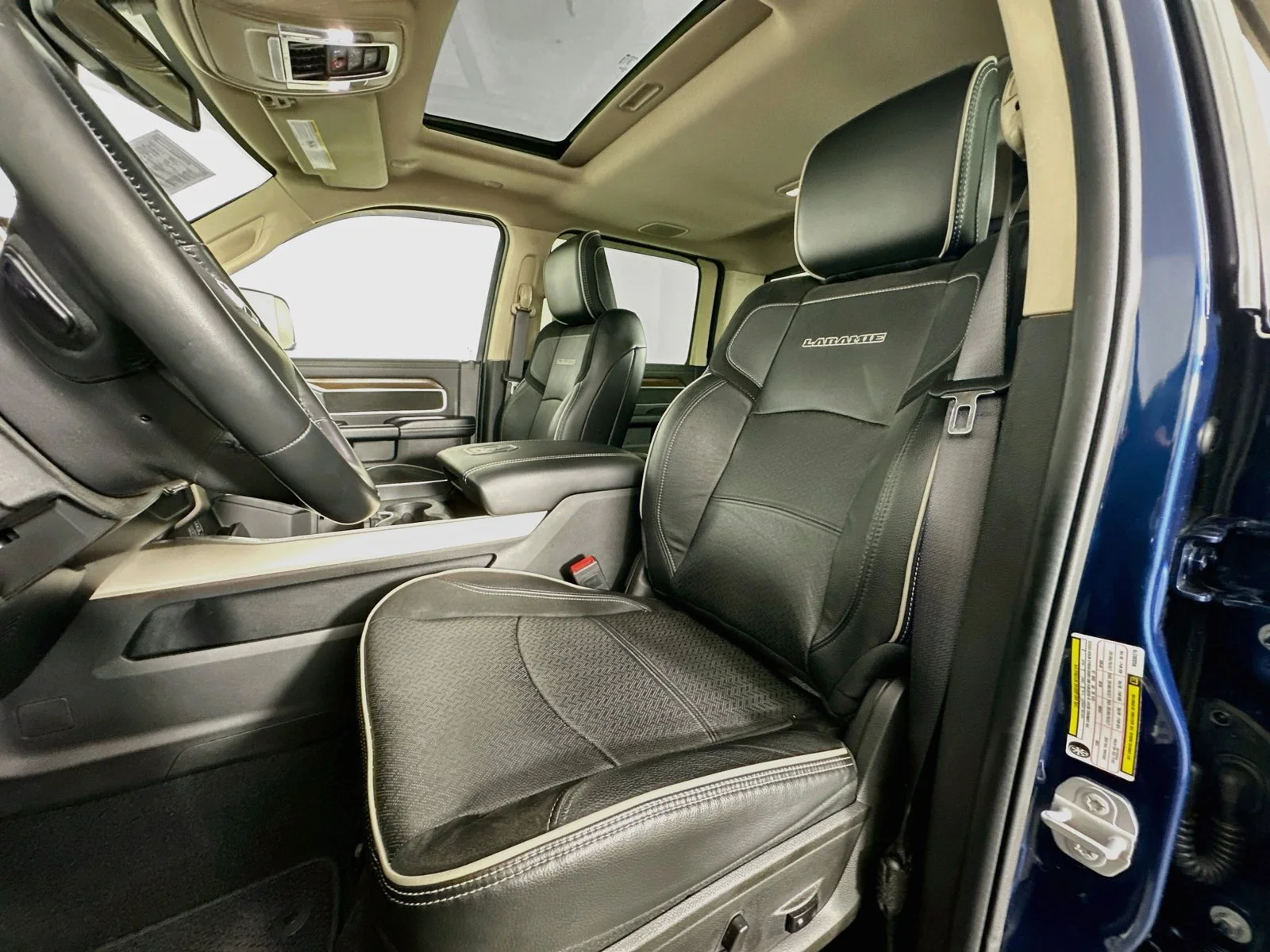 Used 2022 Patriot Blue Pearlcoat Ram Laramie image 20