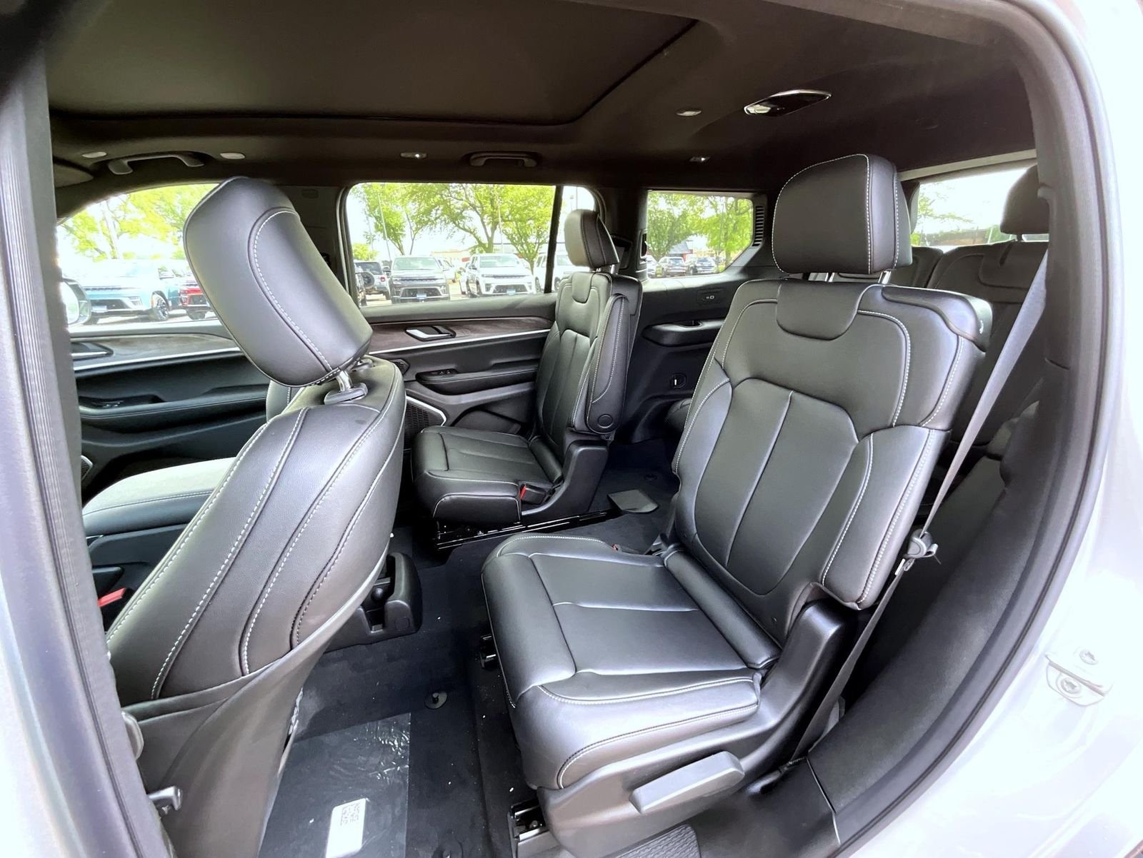 New 2026 Silver Zynith Exterior Paint Jeep Limited image 12