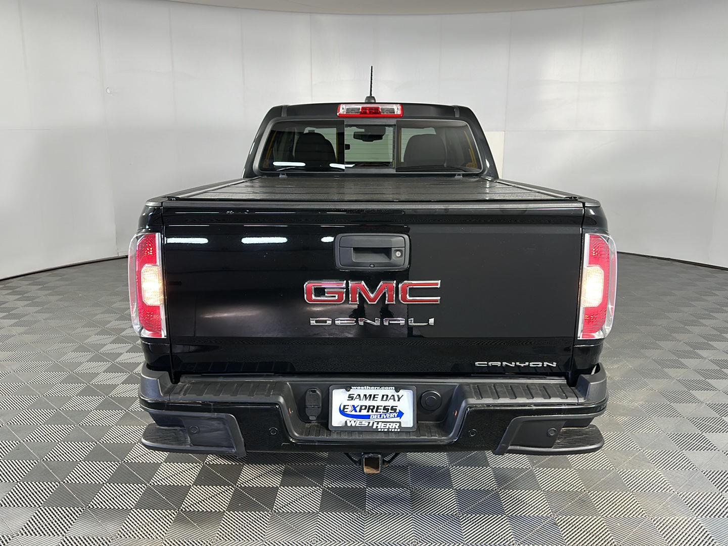 Used 2022 Onyx Black GMC 4WD Denali image 24