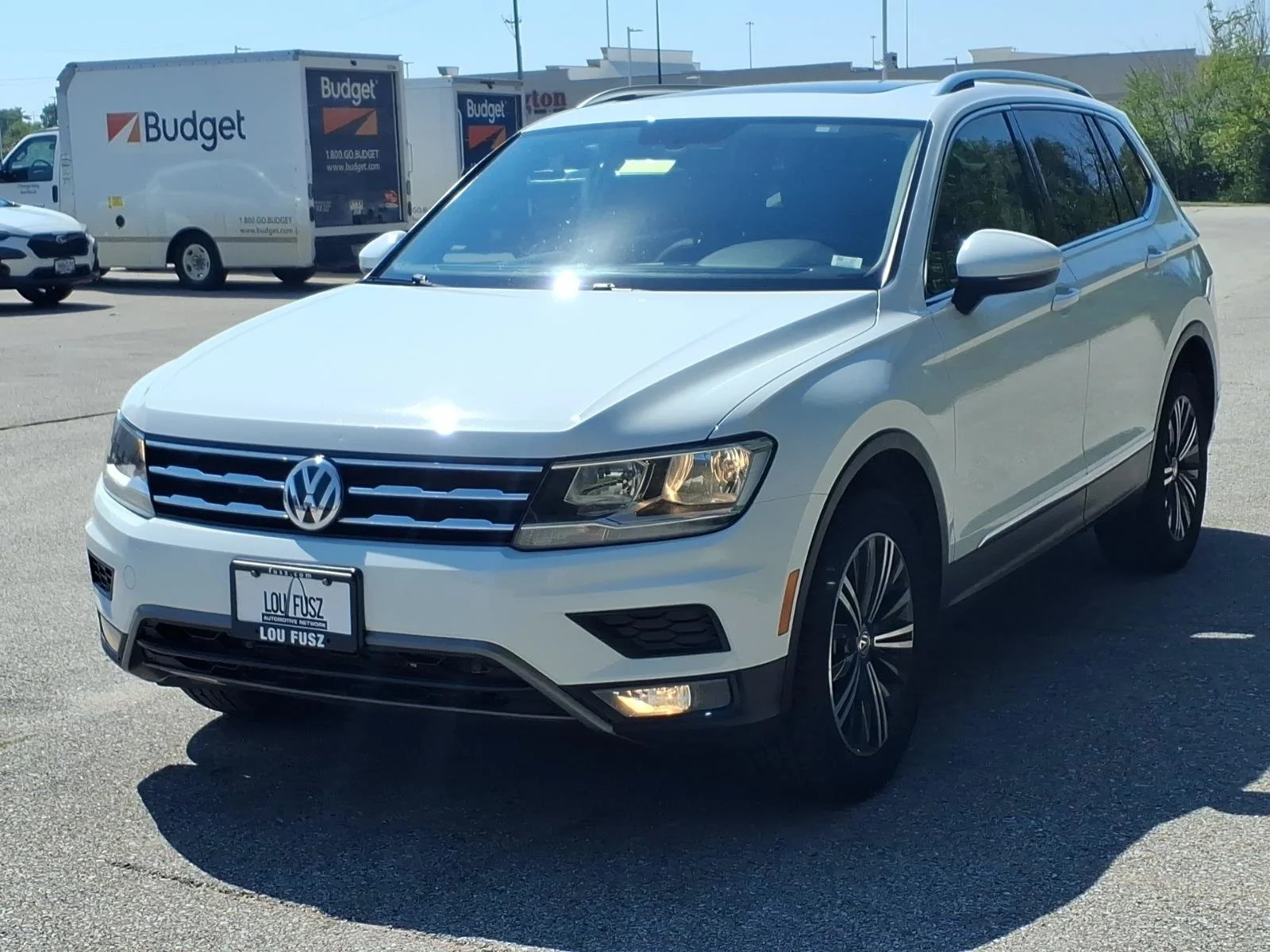 Used 2018 Pure White Volkswagen SEL image 2