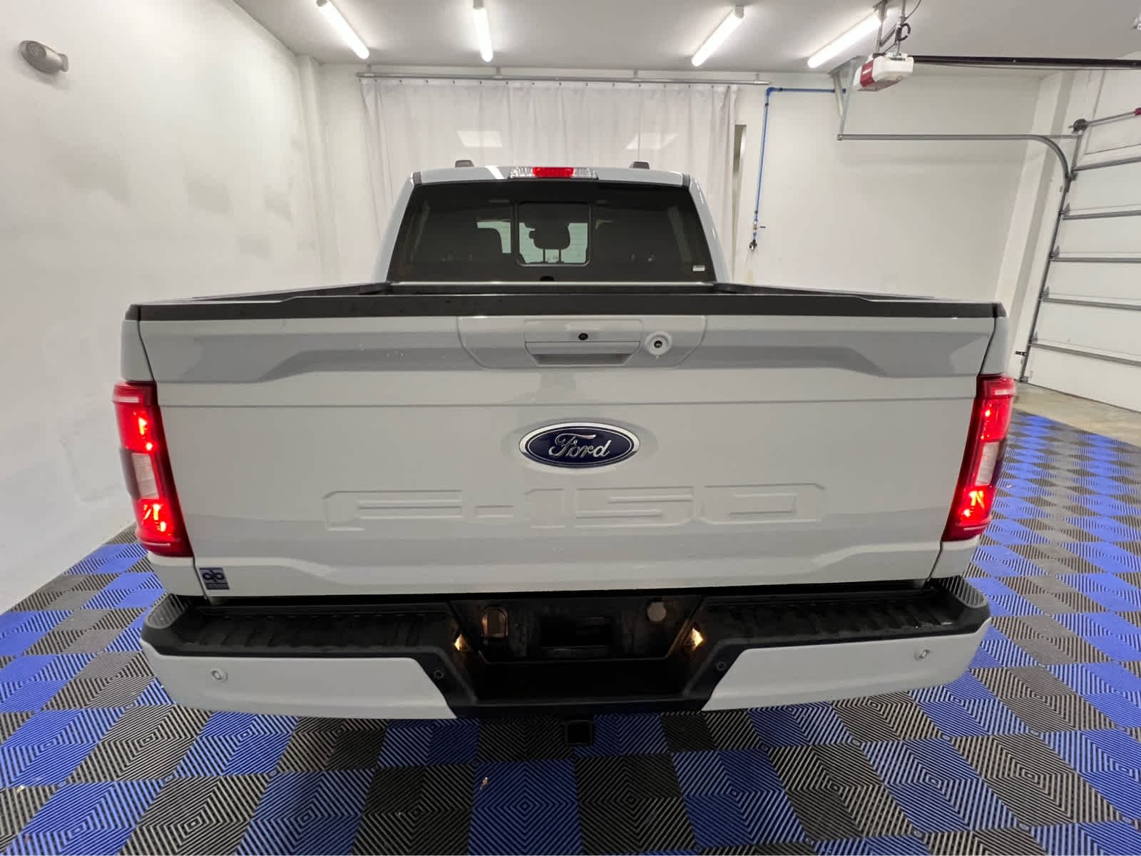 Used 2023 Avalanche Gray Ford XLT image 13