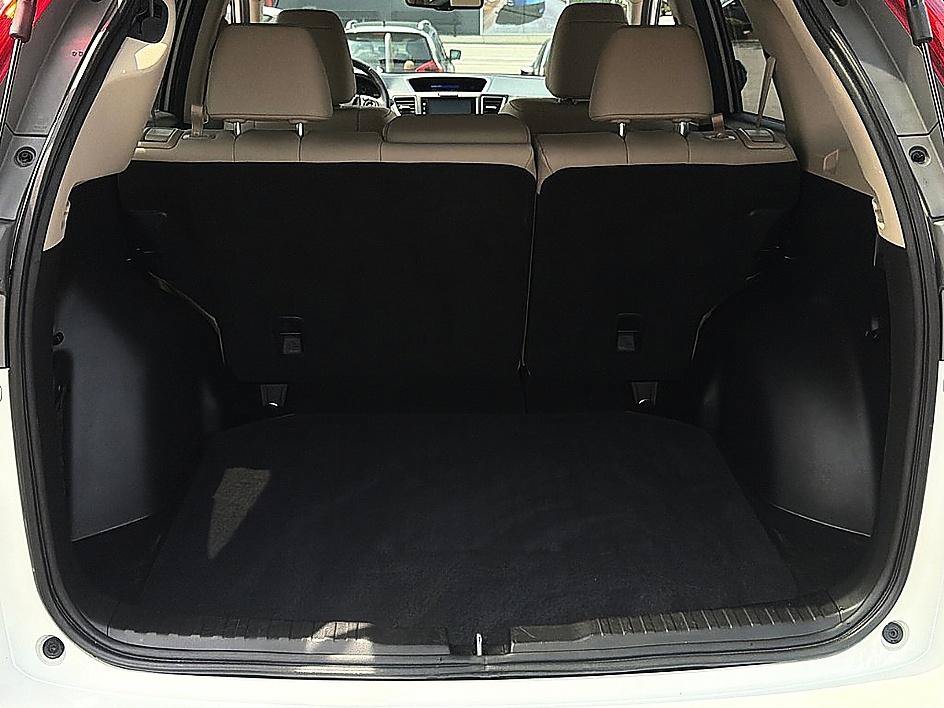 Used 2016 Diamond White Pearl Honda Touring image 28