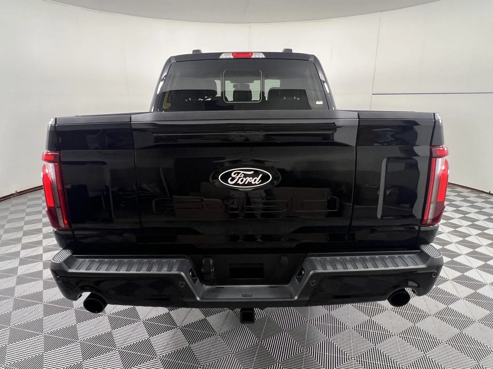 Certified Used 2025 Agate Black Ford LARIAT image 9