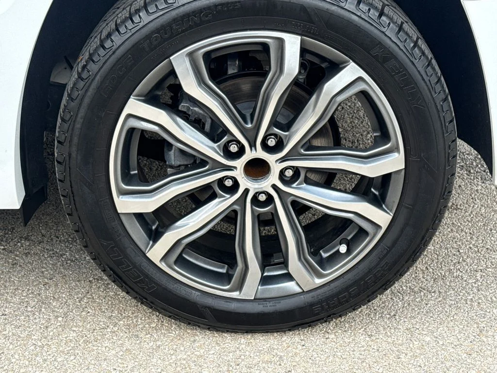 Used 2020 White GMC Denali image 9