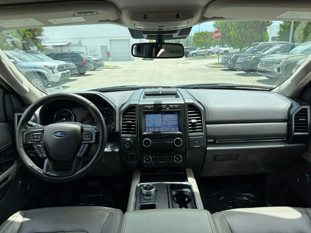 Used 2019 White Platinum Clearcoat Metallic Ford Limited image 11