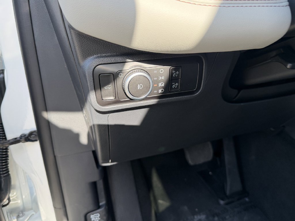 New 2026 Star White Metallic Tri-Coat Ford Active image 28