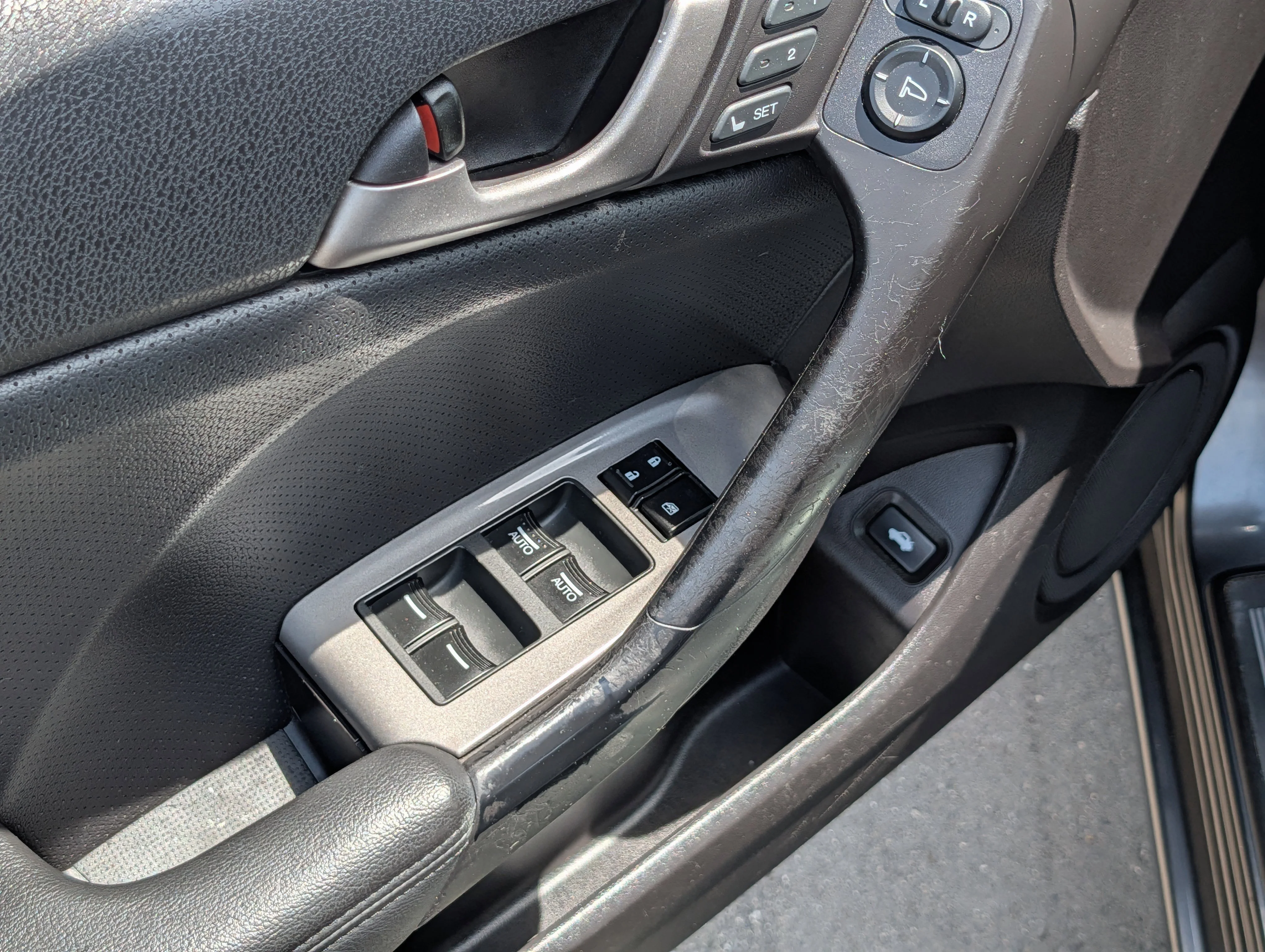 Used 2010 Palladium Metallic Acura  image 19