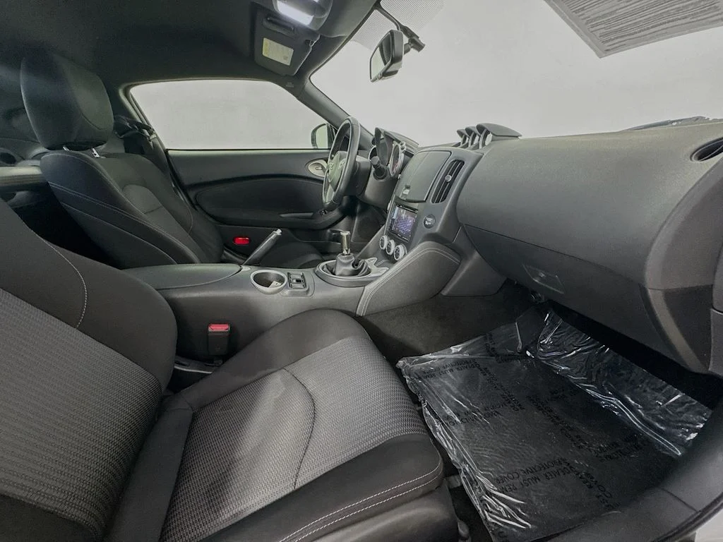 Used 2020 White Nissan Base image 29