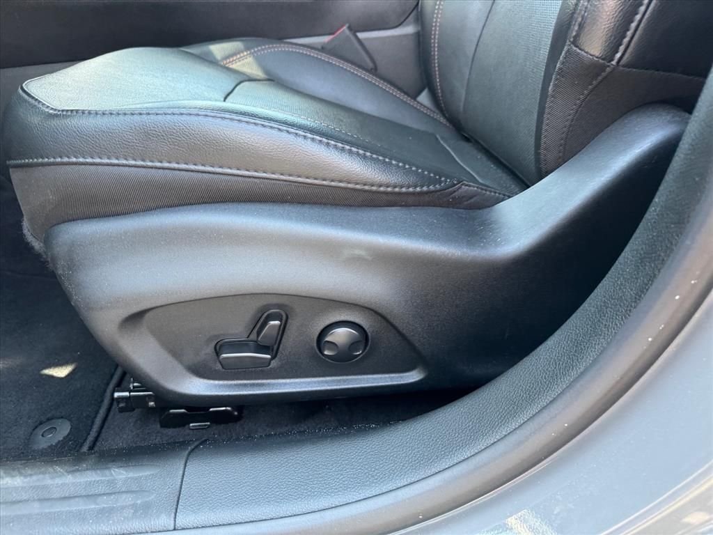 Used 2023 Gray Jeep Latitude Lux image 15