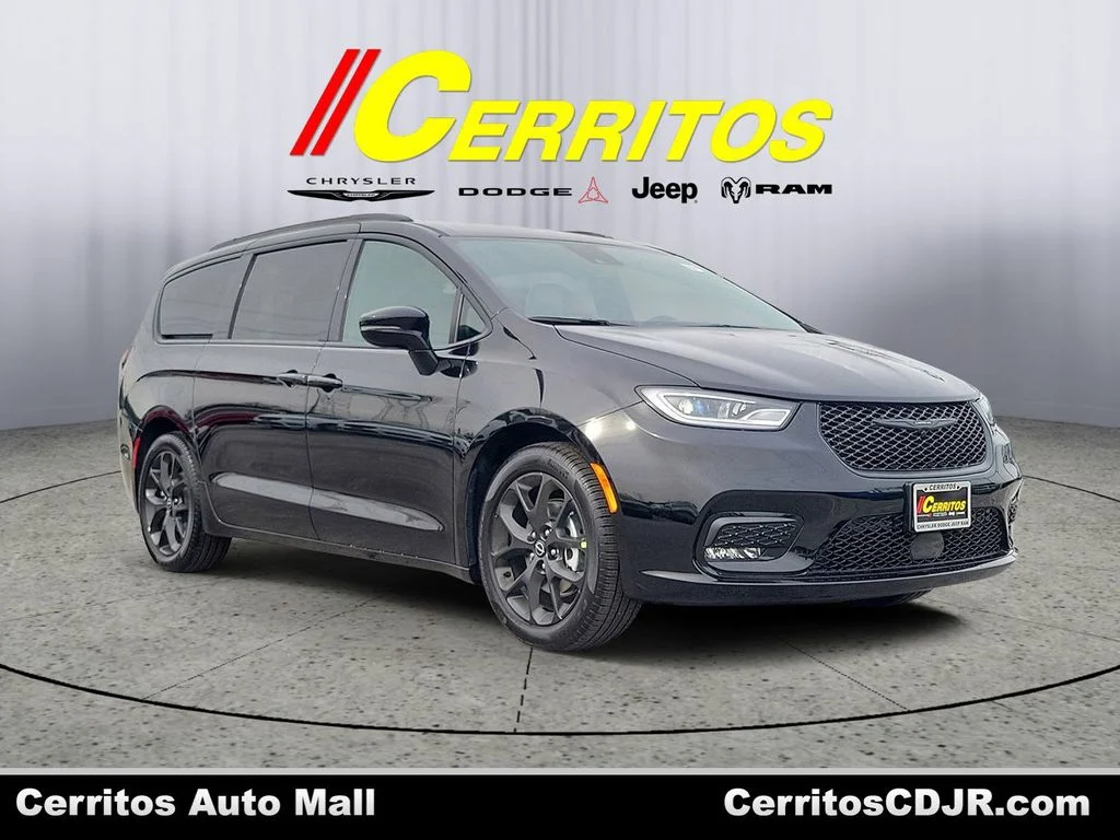 2026 Chrysler Pacifica Select's photo