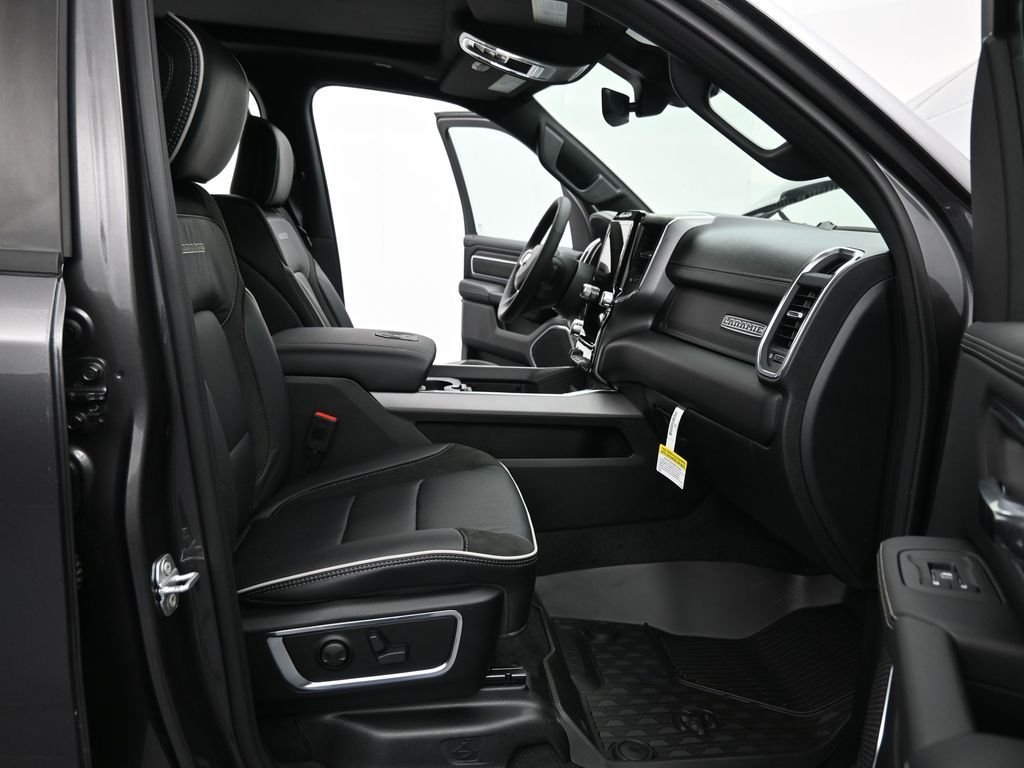 New 2026 Granite Crystal Metallic Clear-Coat Exterior Paint RAM Laramie image 13