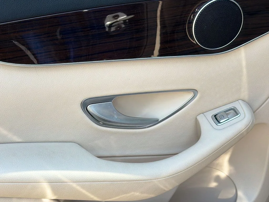 Used 2022  Mercedes-Benz GLC 300 image 26