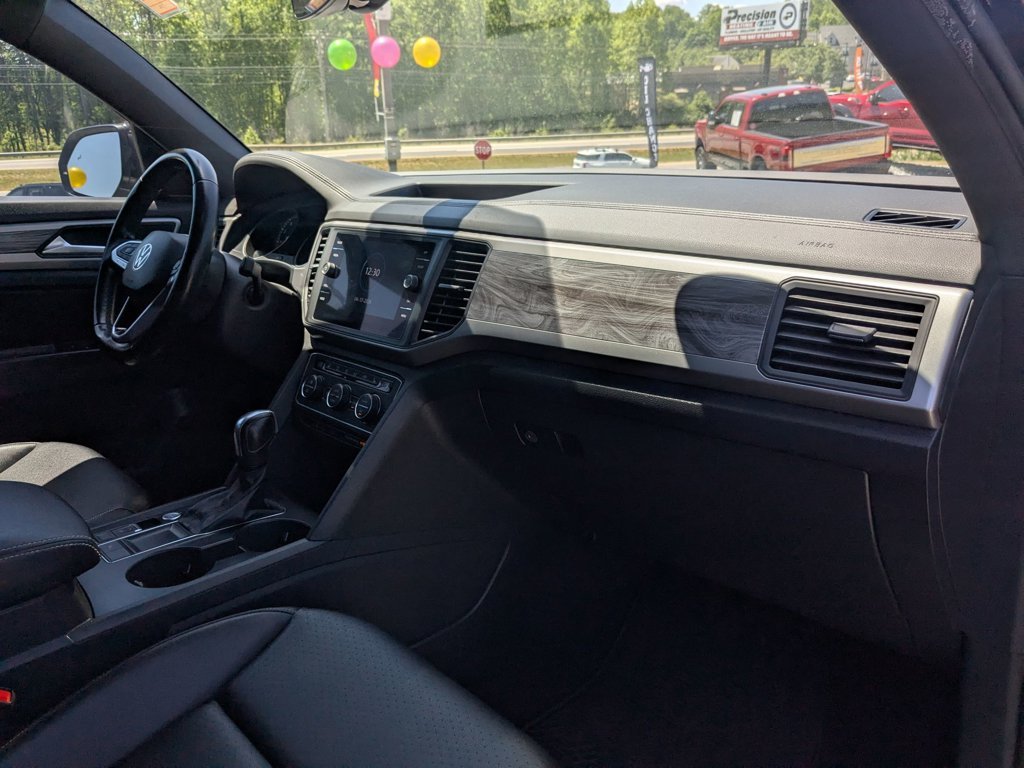 Used 2020  Volkswagen 3.6L V6 SE w/Technology image 27