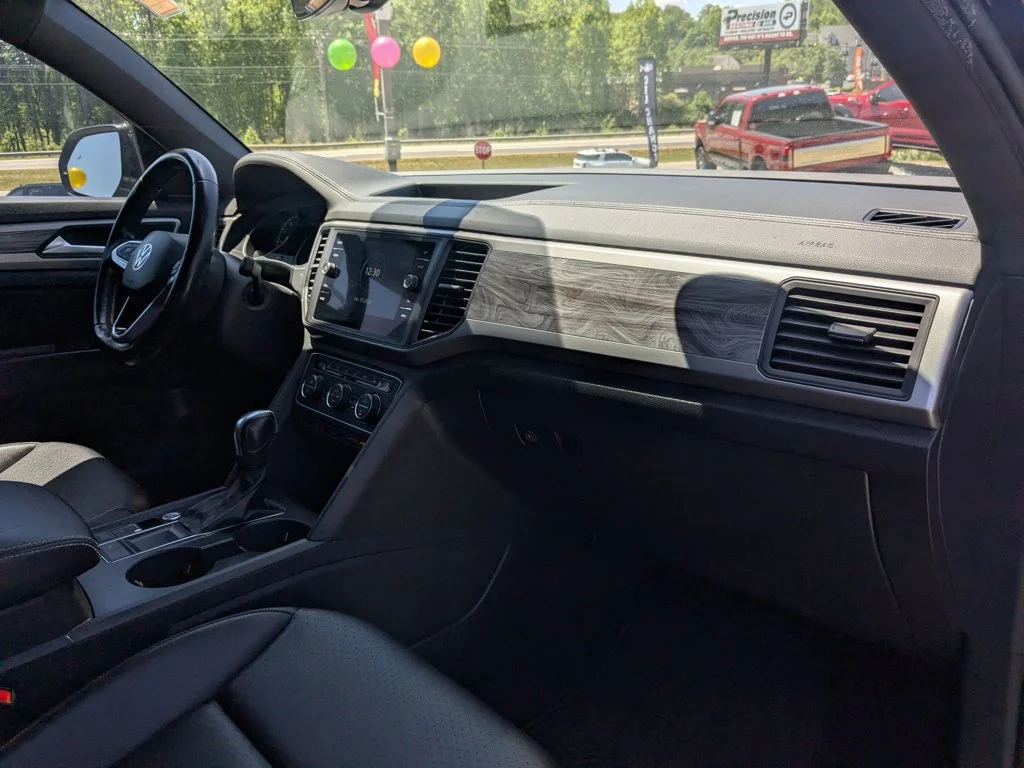 Used 2020  Volkswagen 3.6L V6 SE w/Technology image 27